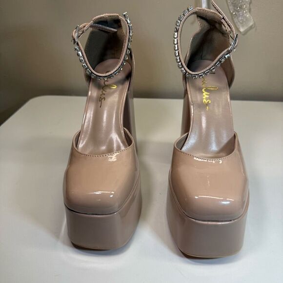 Lulus  - Picture 10 of 11